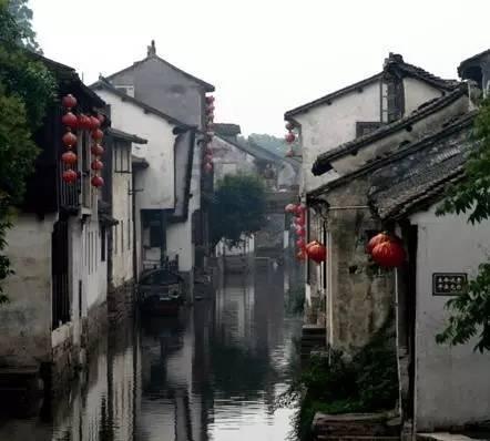 坚持公益向善 何氏眼科荣膺“2023年度责任品牌奖”