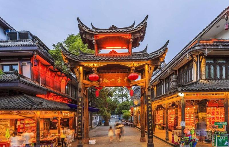 飞跃沙丘的小球